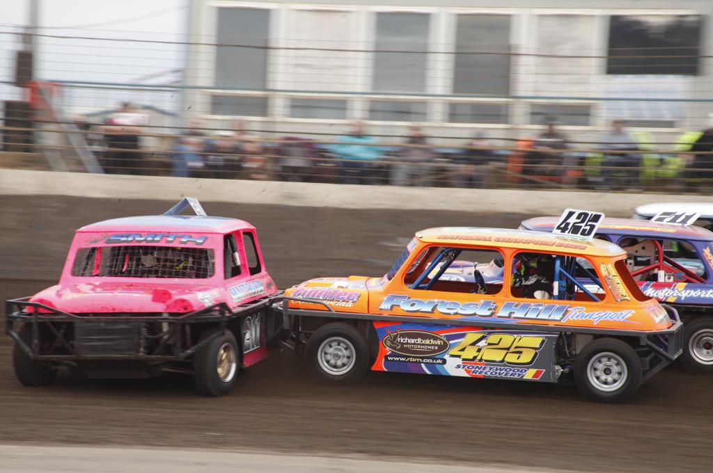 Trackstar Racing | News | Save &#163;&#163;&#163; with a Banger Racing &quot;Golden Ticket&quot; 